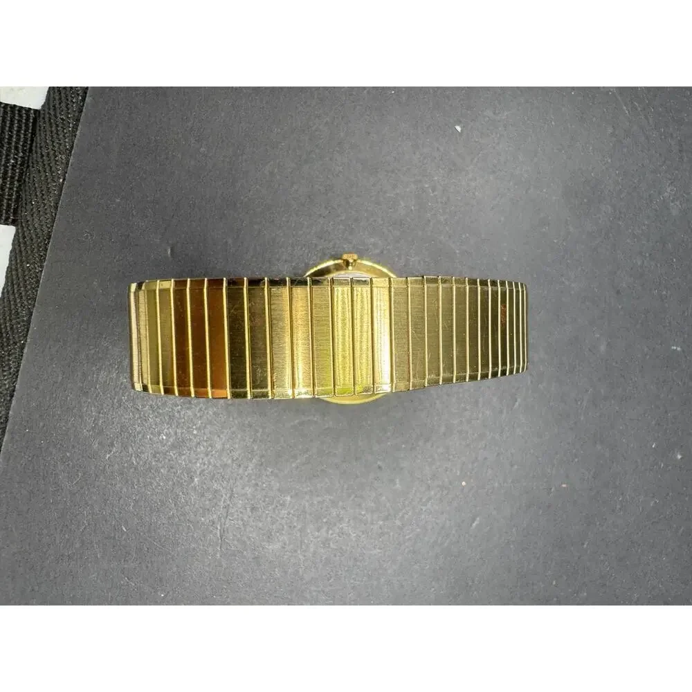 Timex Quartz Wristwatch Gold Tone Analog Expansion Band Vintage Style Watch